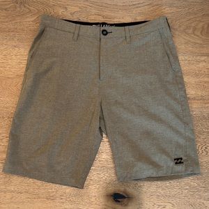 Billabong Crossfire Submersible Short. Size 33. Color Khaki